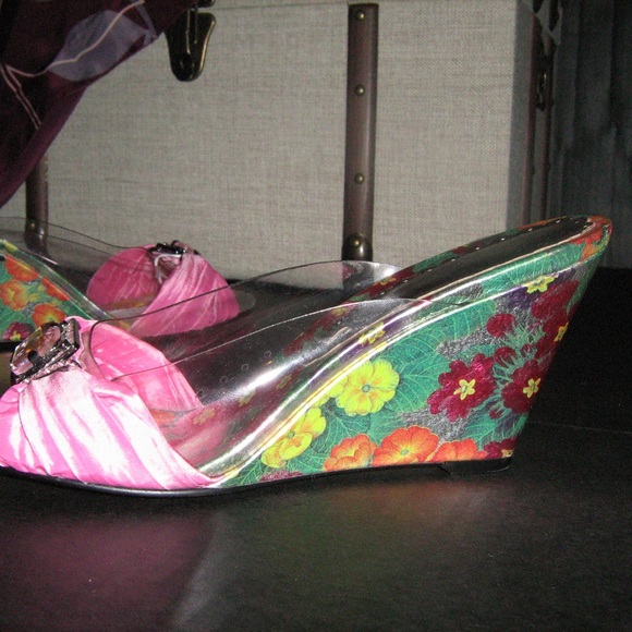 Beverly Feldman Women slip on Shoes (001)